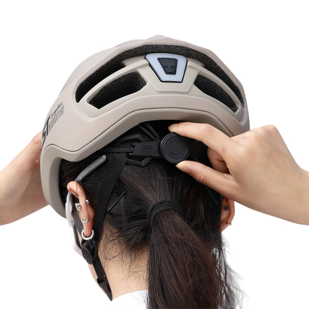 AKTIVABENTEUER™ WEST BIKING Fahrradhelm Deluxe | Leicht, Verstellbar & mit Rücklicht